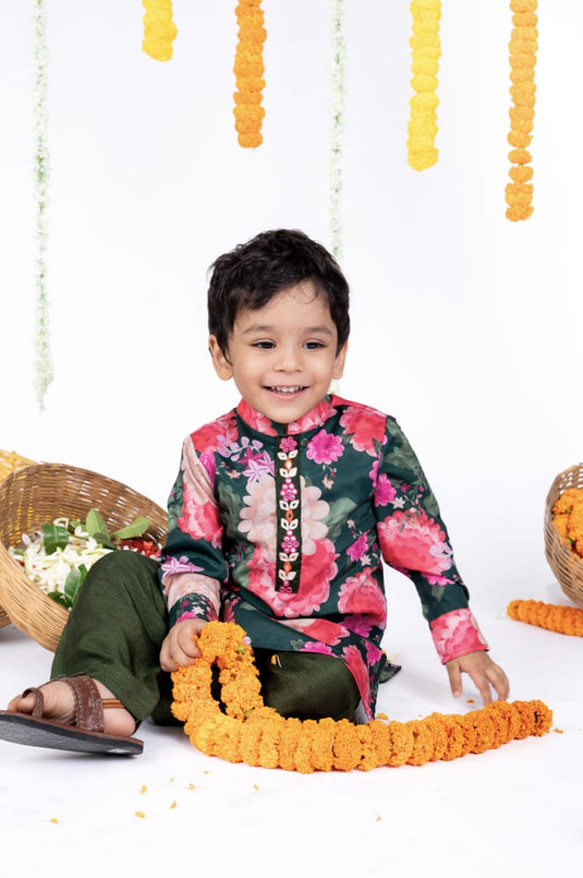 Green Floral Mirrorwork Kurta Set With Pant