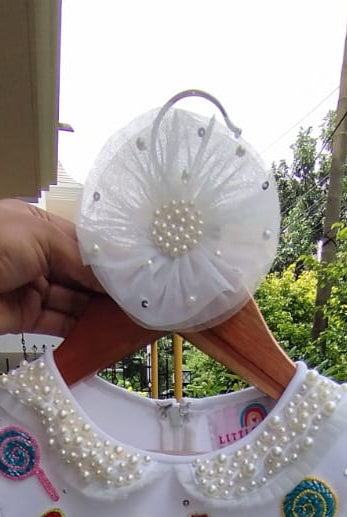 Net Circular Clip With sequins And Pearls