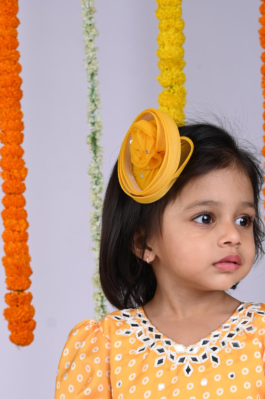 Twisted Clip With Pearls And Sequins