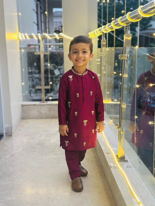 Magenta Zari Booti Kurta Set With Pant