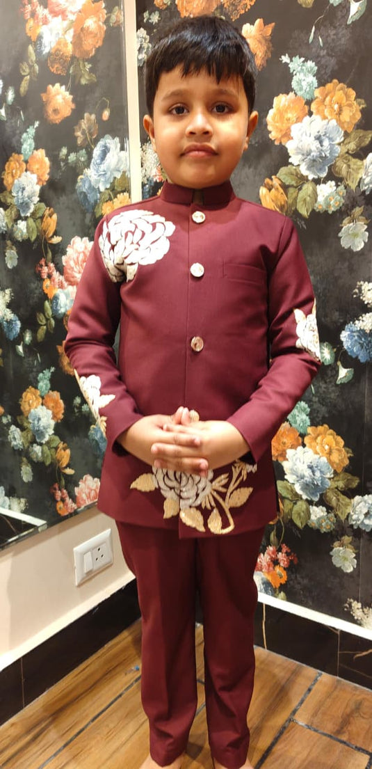 Maroon Floral Threadwork Bandhgala Set With Trouser