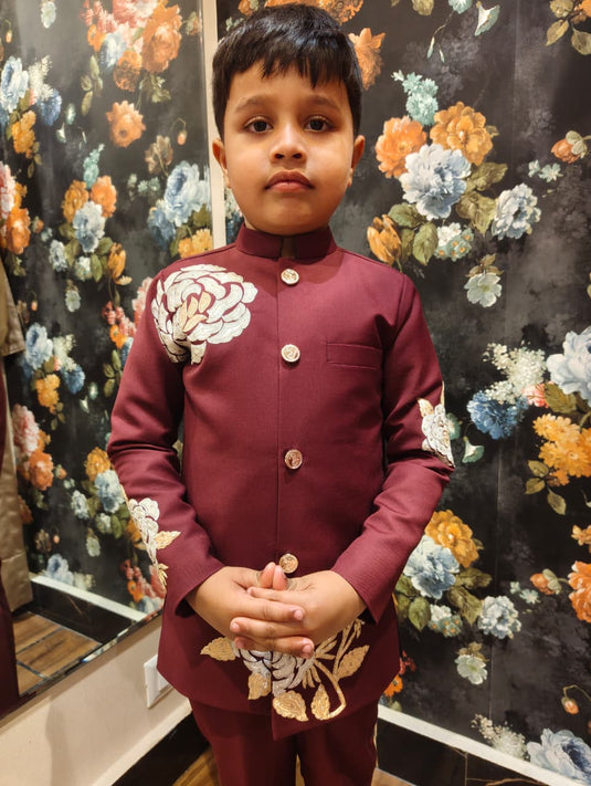 Maroon Floral Threadwork Bandhgala Set With Trouser